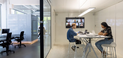 ow a future-of-work architect advises companies to redesign their work environments to get employees back to the oﬃce